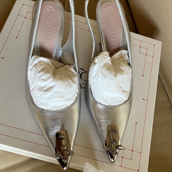 Worn once, ultra chic, Versatile little punk number. - Picture 4 of 5